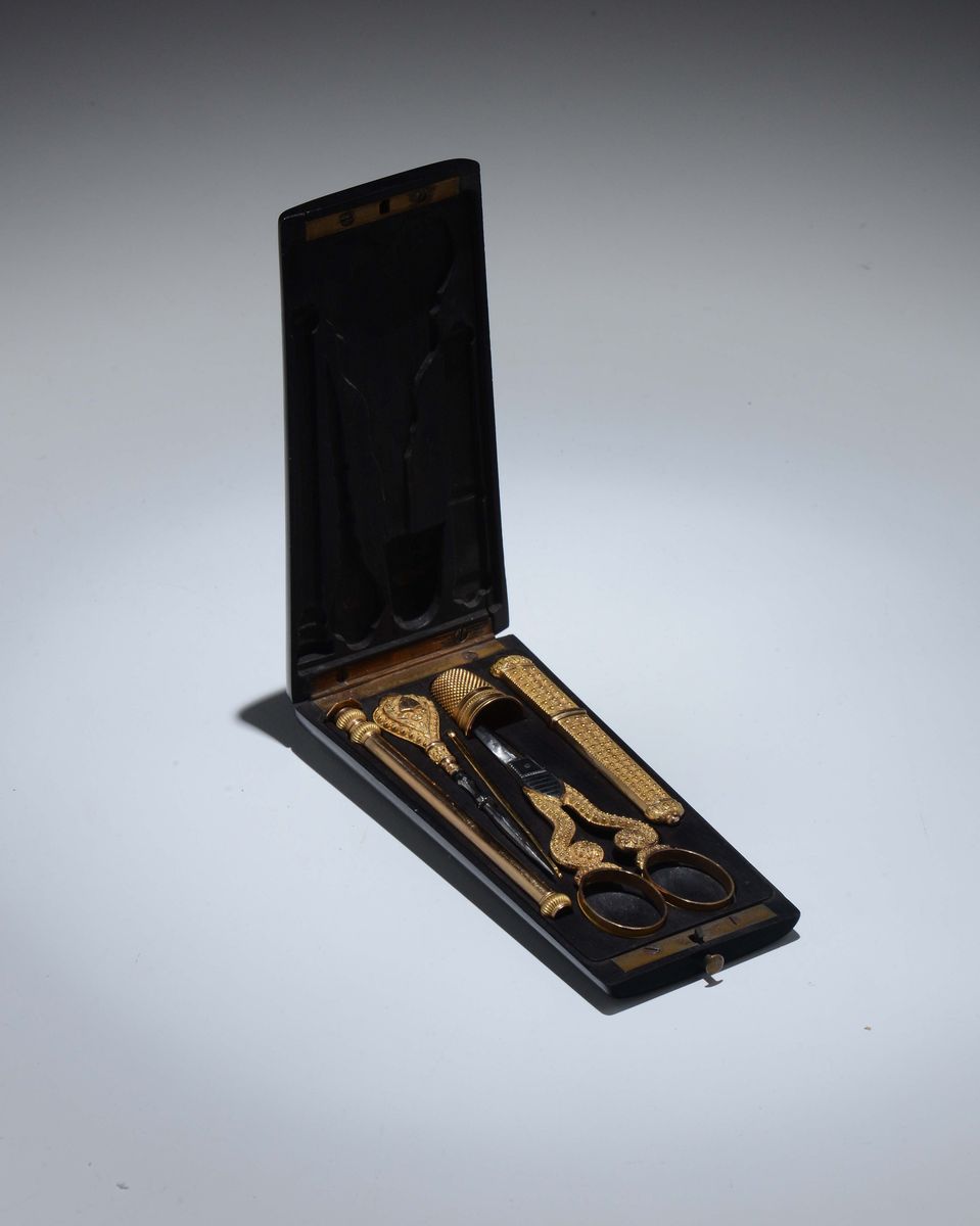 Etui con Contenitore in Palissandro e Oro, Utensili in Oro e Metallo, Francia XIX Secolo