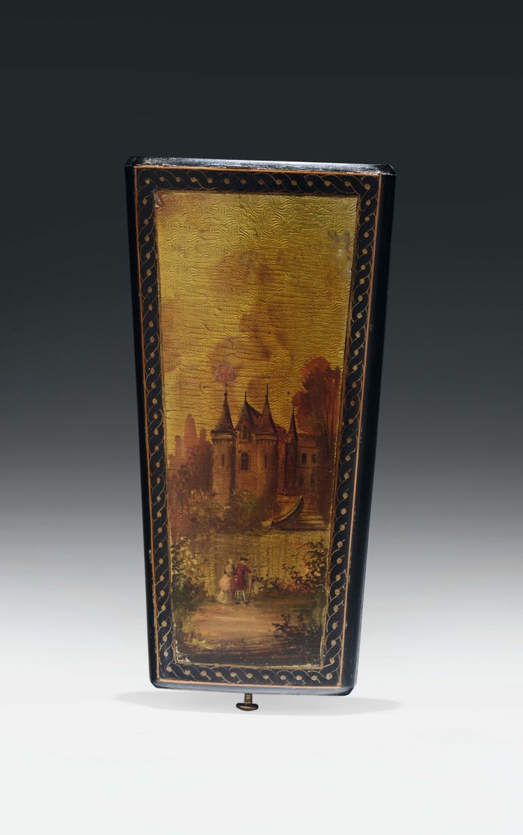 Etui con Custodia in Legno e Decori a Lacca Raffiguranti Scene di Genere, Utensili in Oro e Metal...