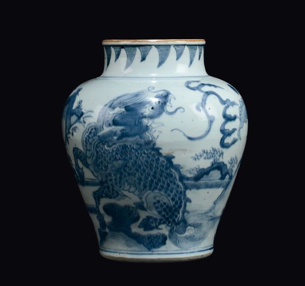 Vaso in porcellana bianca e blu raffigurante drago, Cina, Dinastia Ming, epoca Chongzheng (1628-1643)