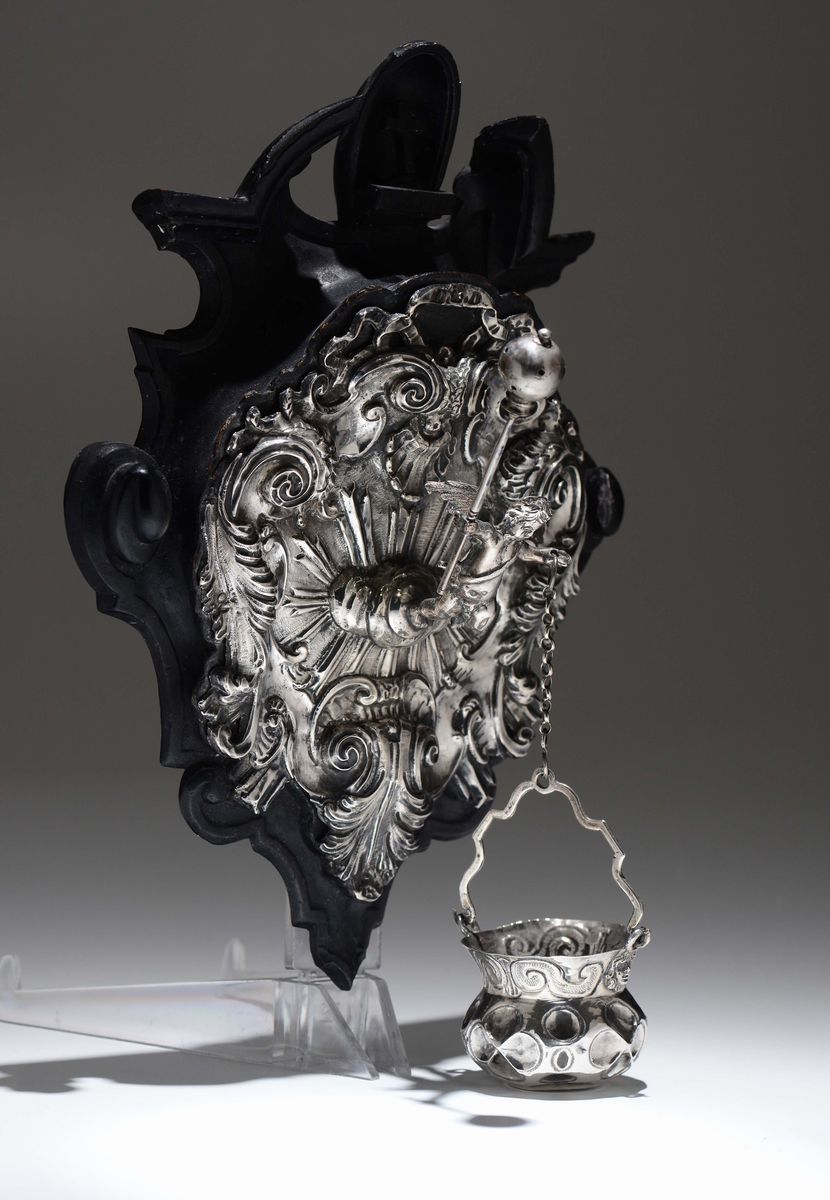 Acquasantiera in Argento Sbalzato e Cesellato con Motivi Fogliacei e a Volute. Napoli XVIII Secol...