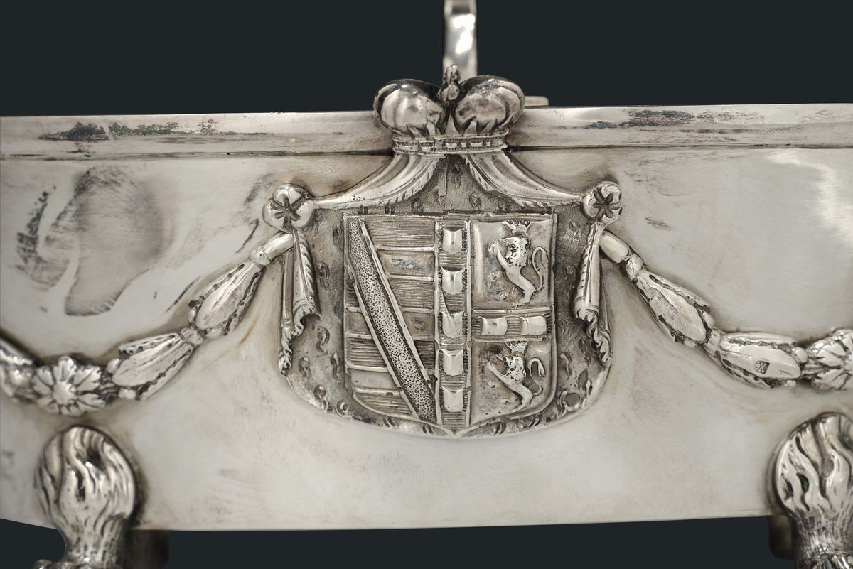 Coppia di Saliere Doppie in Argento Fuso, Sbalzato, Cesellato e Dorato. Maestro Argentiere Giovac...