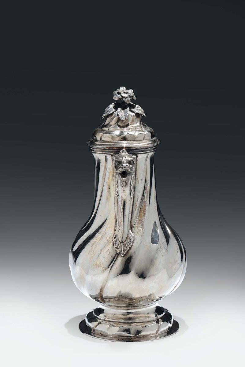 Caffettiera in Argento Sbalzato e Cesellato, Bottega del Torchio da Vino, Milano 1770/1780