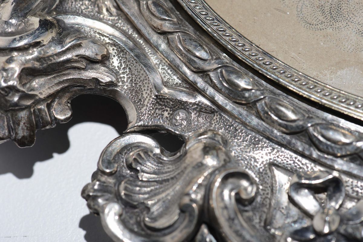 Cornice Ovale in Argento Sbalzato e Cesellato Contenente Immagine di S.pietro. Stato Pontificio X...