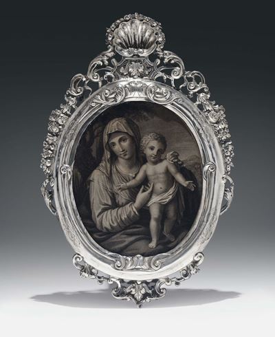Cornice Ovale Contenente Immagine della Madonna con Bambino, in Argento Sbalzato e Cesellato. Arg...
