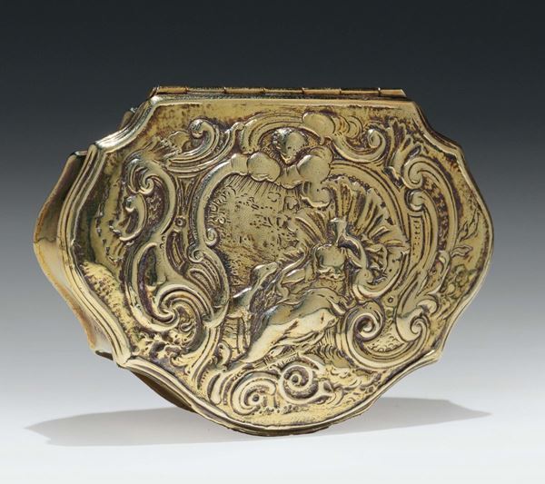 Scatola tabacchiera di forma mistilinea in argento dorato, Manifattura del XVIII secolo