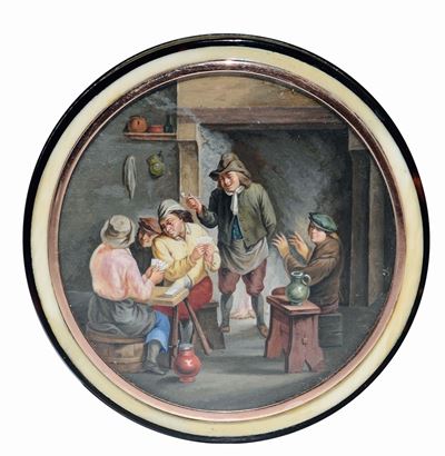 Scatola Tabacchiera Circolare in Tartaruga e Avorio. Europa, Olanda XVIII Secolo
