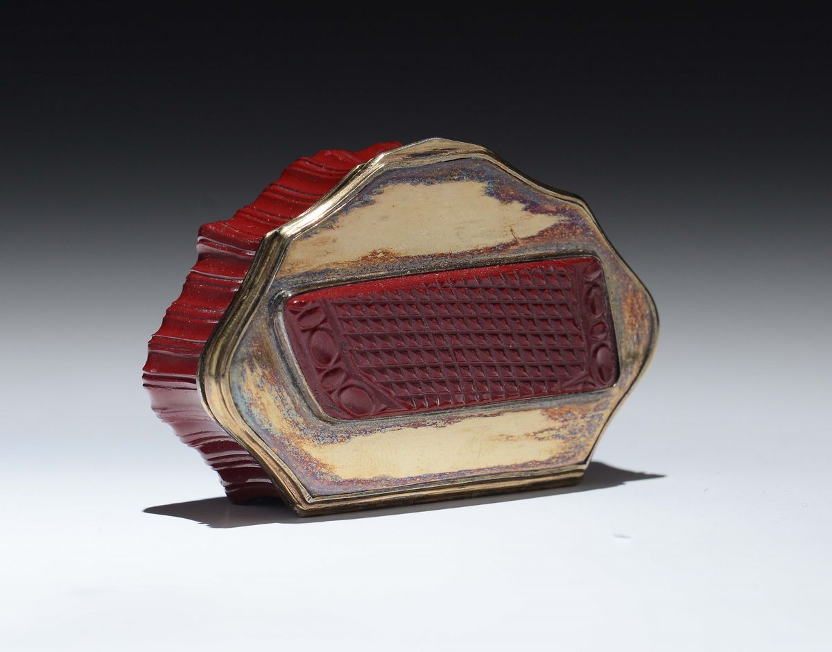 Tabacchiera in Diaspro Rosso con Montatura in Oro. Argentiere Camillo Picconi, Roma 1746-1826