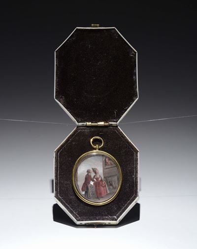 Pendente Ovale in Oro con al Centro Miniatura su Madreperla con Scene di Genere. XVIII Secolo