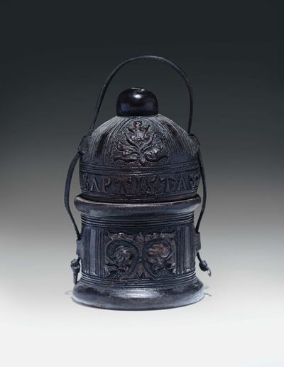Contenitore di Forma Cilindrica con Coperchio a Cupola in Legno Rivestito in “cuir Boulli”. Itali...