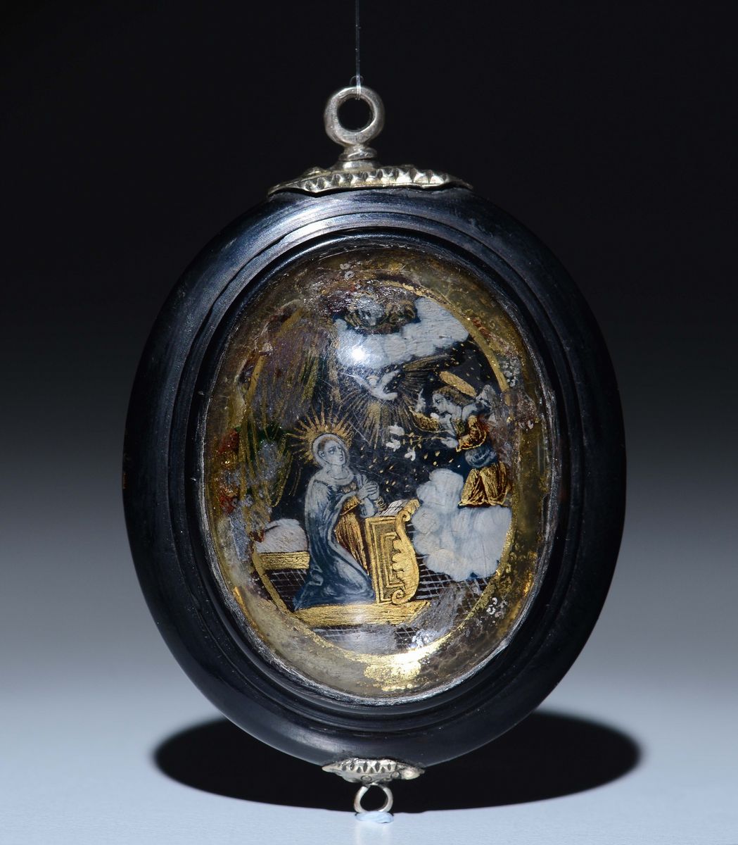 Medaglione Ovale con Cornice in Bosso e Finimenti in Argento. Italia o Spagna XVI-XVII Secolo