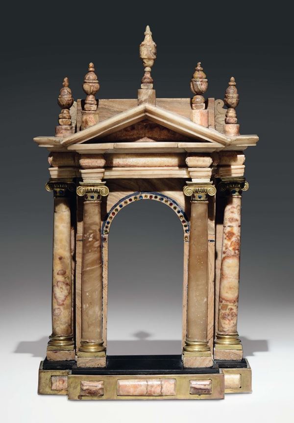 Modello architettonico a foggia di edicola in marmo, alabastro e bronzo dorato. Firenze o Roma XVII secolo