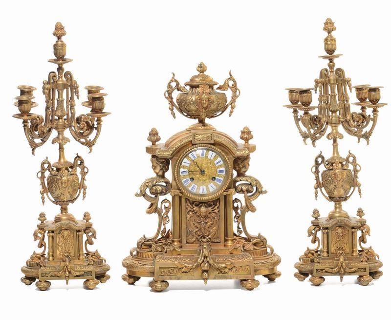 Trittico Napoleone III in bronzo dorato con orologio e due candelabri a quattro luci, Francia seconda metà XIX secolo  - Asta Arredi dalle dimore degli eredi Ercole Marelli e altre provenienze - Cambi Casa d'Aste