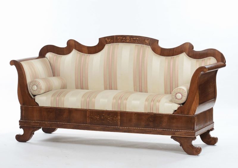 Diavano tre posti lastronato ed intarsiato, XIX secolo  - Asta Arredi dalle dimore degli eredi Ercole Marelli e altre provenienze - Cambi Casa d'Aste