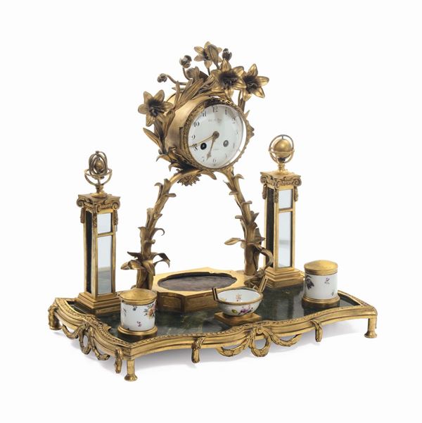 Orologio  da tavolo in bronzo dorato con calamaio in porcellana e bronzo, Ch. Le Roy a Paris