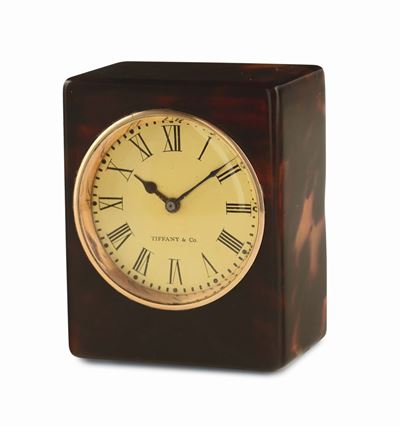 Tiffany&co., Pendoletta in Plastica Simile Tartaruga. Realizzato nel 1900.
