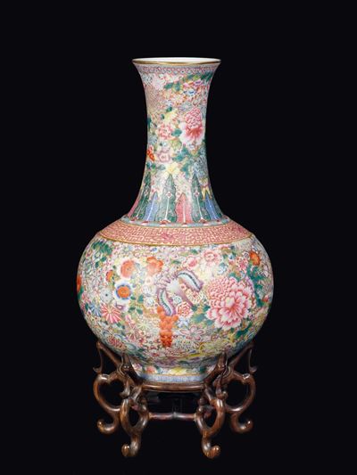 Vaso a Bottiglia in Porcellana a Smalti Policromi con Decoro Millefiori, Cina, Dinastia Qing, Ini...