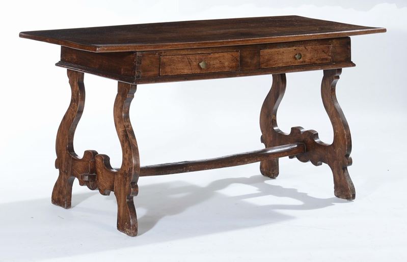 Tavolo fratino in noce con gambe a lira, XIX secolo  - Asta Arredi dalle dimore degli eredi Ercole Marelli e altre provenienze - Cambi Casa d'Aste