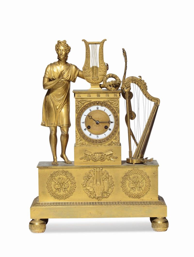 Pendola da tavolo in bronzo dorato raffigurante Allegoria della musica, Francia XIX secolo  - Asta Arredi dalle dimore degli eredi Ercole Marelli e altre provenienze - Cambi Casa d'Aste