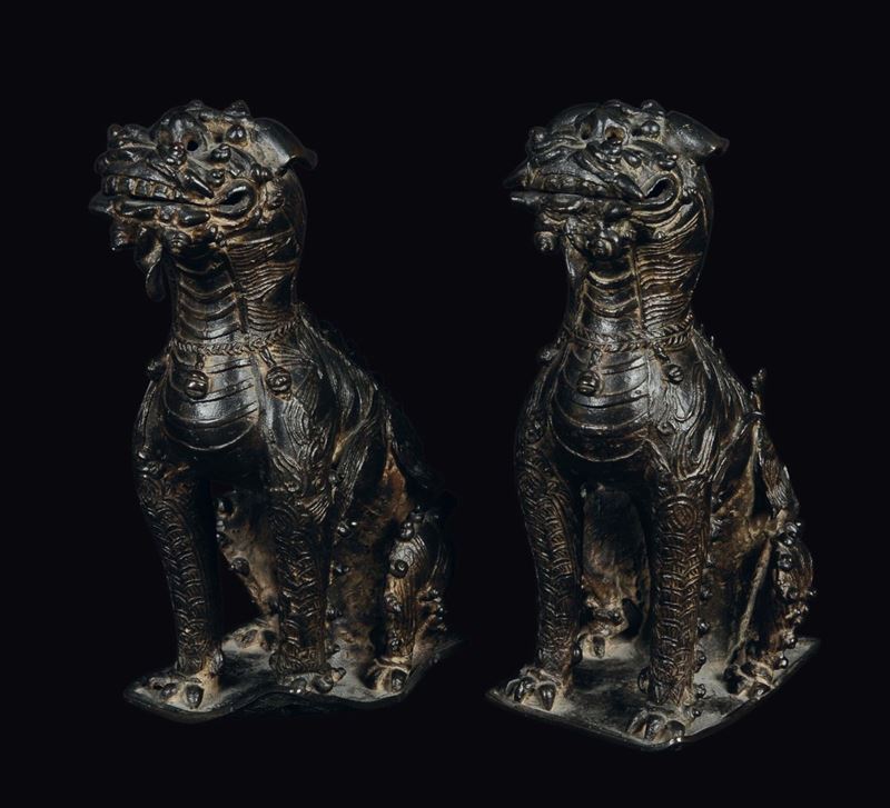 A pair of bronze Pho dogs, China, Ming Dynasty, 17th century  - Auction Fine Chinese Works of Art - Cambi Casa d'Aste