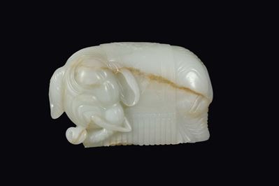 Figura di Elefante Scolpito in Giada Bianca e Russet, Cina, Dinastia Qing, Epoca Qianlong (1736-1...