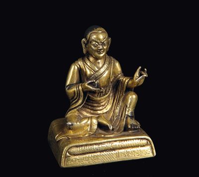 Figura di Lama Seduto in Bronzo Dorato, Cina, Dinastia Qing, XVIII Secolo