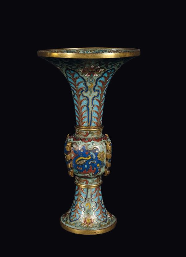 Piccolo vaso Gu a smalti cloisonné, Cina, Dinastia Qing, epoca Qianlong (1736-1795)