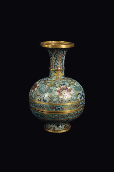 Piccolo Vaso a Smalti Cloisonné con Decoro di Fiori di Loto, Cina, Dinastia Qing, Epoca Qianlong ...