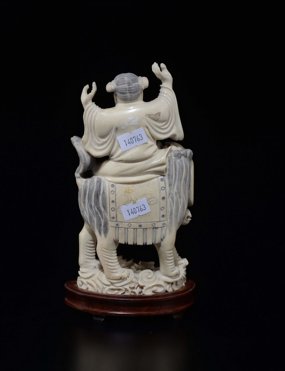 Scultura in Avorio con Saggio su Cane di Pho, Cina, Inzio XX Secolo