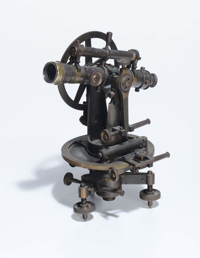Teodolite in metallo e ottone  - Auction Furnishings from the mansions of the Ercole Marelli heirs and other property - Cambi Casa d'Aste
