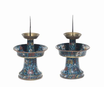 Coppia di Candelieri in Bronzo e Smalti Cloisonnè, Cina XIX Secolo