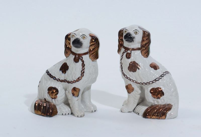 Coppia di cani in ceramica, Inghilterra XX secolo  - Asta Arredi dalle dimore degli eredi Ercole Marelli e altre provenienze - Cambi Casa d'Aste