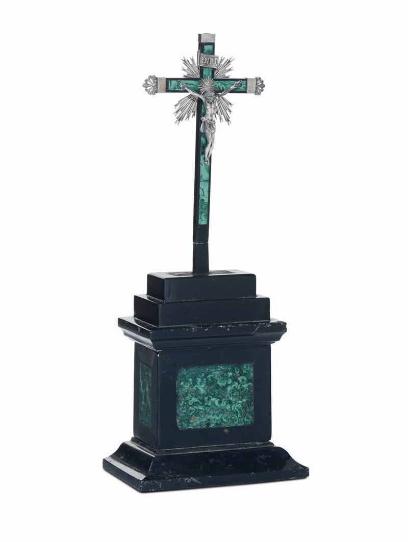 Crocifisso in argento con croce in ebano e base in marmo nero e malachite, XIX secolo  - Auction Fine Art - Cambi Casa d'Aste