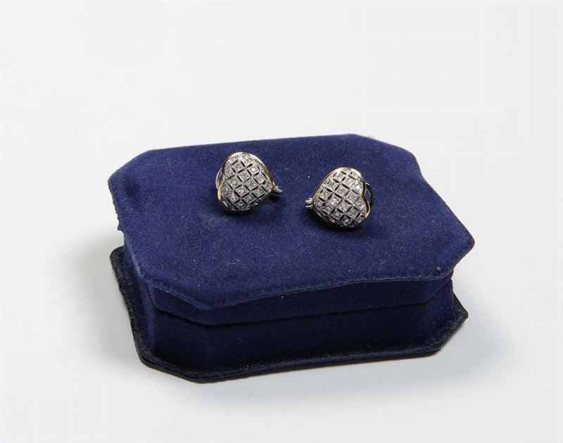 A pair of diamond and gold earrings  - Auction Furnishings from the mansions of the Ercole Marelli heirs and other property - Cambi Casa d'Aste