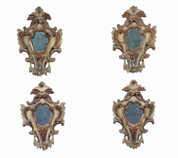 Lotto di quattro ventoline in legno intagliato e laccato, XVIII-XIX secolo