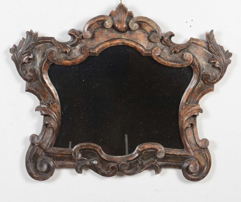 Specchierina in legno intagliato e dorato, XX secolo  - Asta Arredi dalle dimore degli eredi Ercole Marelli e altre provenienze - Cambi Casa d'Aste