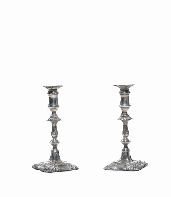 Coppia di candelieri trasformati in lampada in argento, XX secolo