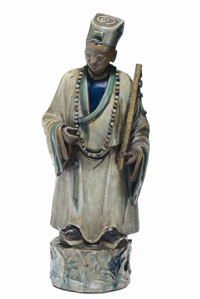 Suonatore di Flauto in Ceramica Dipinta, Cina XIX-XX Secolo