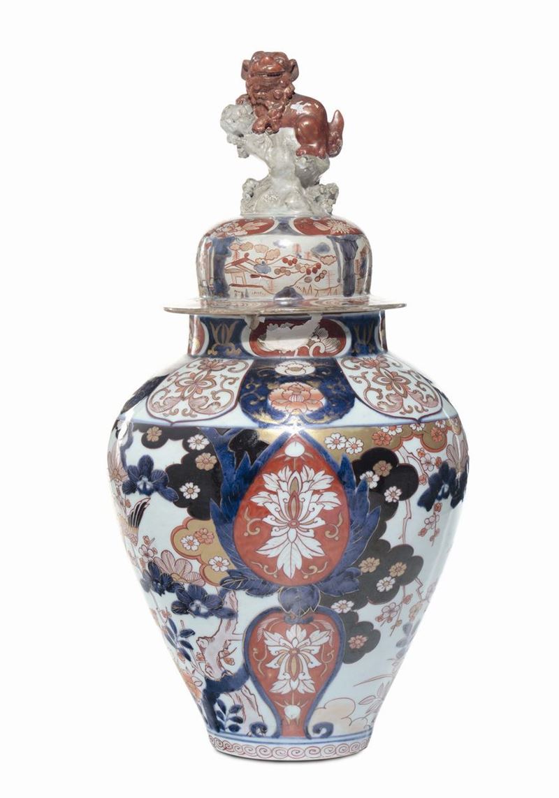 Potiche con coperchio in porcellana Imari, Cina XIX-XX secolo  - Auction Furnishings from the mansions of the Ercole Marelli heirs and other property - Cambi Casa d'Aste