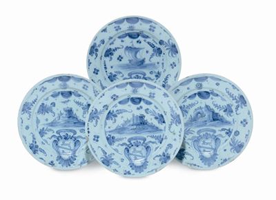 Quattro Piatti in Maiolica Bianca e Blu con Decoro a Tappezzeria, Savona, Marca Stemma Coronato, ...