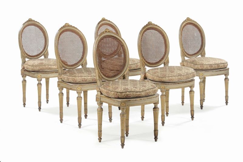Sei sedie in legno intagliato, laccato e dorato, XVIII secolo  - Asta Arredi dalle dimore degli eredi Ercole Marelli e altre provenienze - Cambi Casa d'Aste