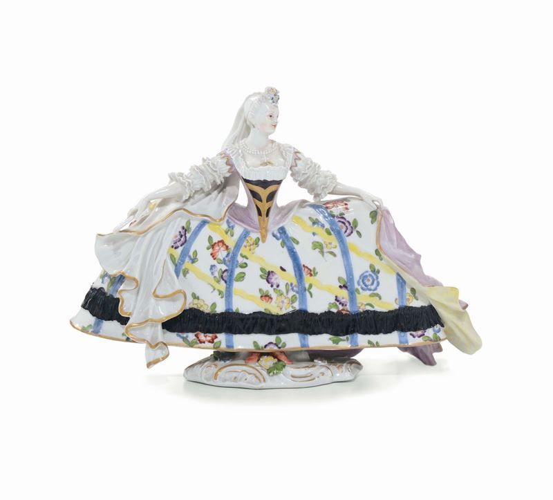 Dama in porcellana policroma, XIX-XX secolo  - Asta Arredi dalle dimore degli eredi Ercole Marelli e altre provenienze - Cambi Casa d'Aste