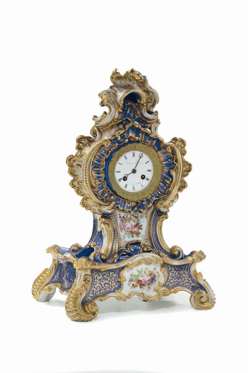 Orologio in porcellana policroma e dorata, Francia, Leblanc a Paris, XIX-XX secolo  - Asta Arredi dalle dimore degli eredi Ercole Marelli e altre provenienze - Cambi Casa d'Aste