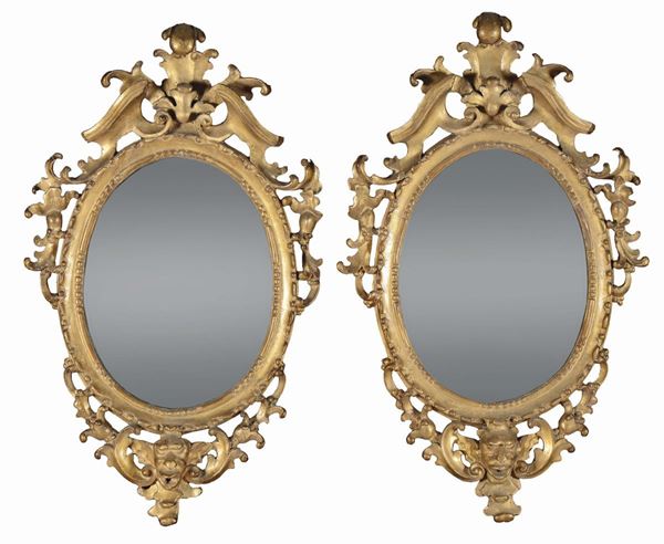 Coppia di specchierine ovali in legno intagliato e dorato, XIX secolo