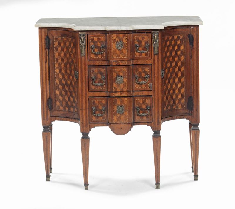 Comoncino scantonato lastronato ed intarsiato, XIX secolo  - Asta Arredi dalle dimore degli eredi Ercole Marelli e altre provenienze - Cambi Casa d'Aste