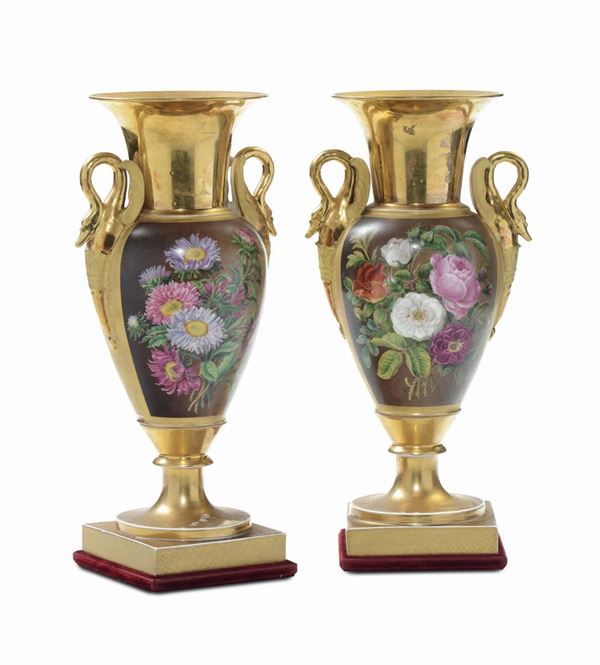 Coppia vasi Impero in porcellana dorata e policroma, XIX secolo