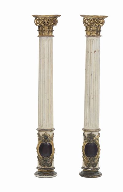 Due Colonne Scanalate in Legno Intagliato e Laccato, XVIII-XIX Secolo