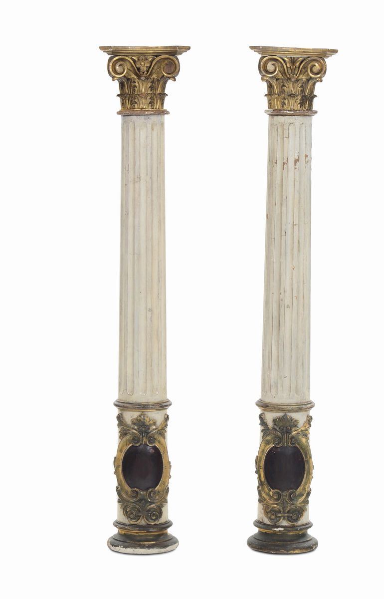 Due colonne scanalate in legno intagliato e laccato, XVIII-XIX secolo  - Asta Arredi dalle dimore degli eredi Ercole Marelli e altre provenienze - Cambi Casa d'Aste