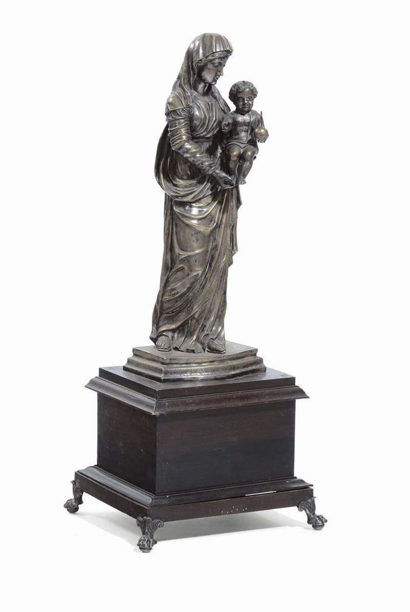 Madonna con Bambino bronzo, XIX secolo  - Asta Arredi dalle dimore degli eredi Ercole Marelli e altre provenienze - Cambi Casa d'Aste