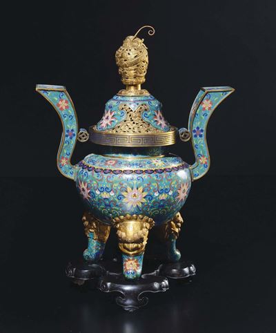 Incensiere Tripode con Coperchio a Smalti Cloisonnè con Decoro di Fiori di Loto, Cina, Dinastia Q...