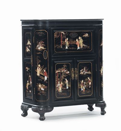 Credenzino in Lacca Nera Decorato a Chinoiseries, XX Secolo